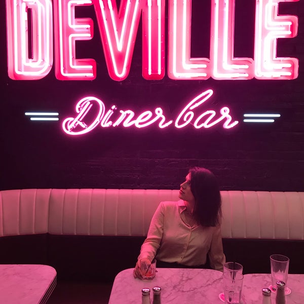 Photo taken at Deville Dinerbar by Melina K. on 11/30/2017