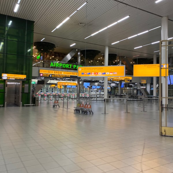 Foto diambil di Bandar Udara Amsterdam Schiphol (AMS) oleh Jazmin L. pada 10/27/2019