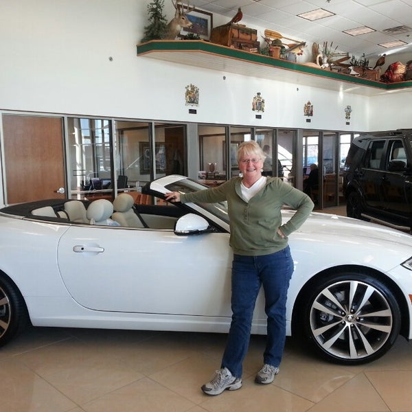 11/15/2013にBarb T.がBergstrom Alfa Romeo of the Fox Valleyで撮った写真