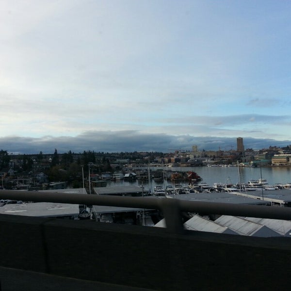 Das Foto wurde bei Seattle Yacht Club von Karene H. am 3/8/2013 aufgenommen