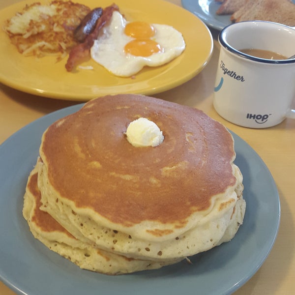 Photo taken at IHOP Juriquilla by Monika M. on 8/6/2016