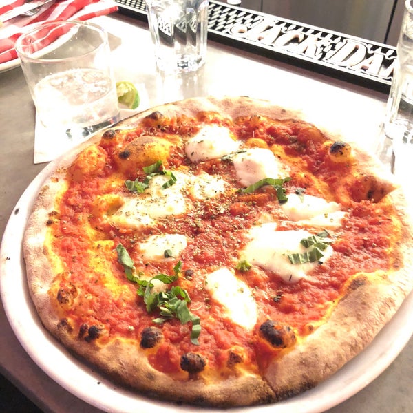 Снимок сделан в BEVO Bar + Pizzeria пользователем Eric S. 5/27/2018