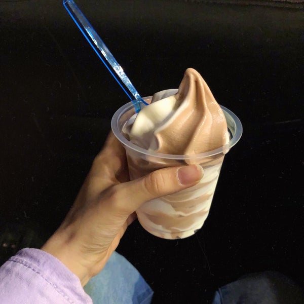 Khoshmaram Ice Cream بستنی خوشمرام Ice Cream Parlor in Tehran