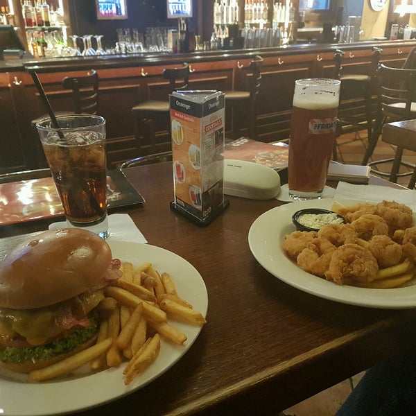 Photo taken at TGI FRIDAYS Vienna by Grisha B. on 1/7/2017