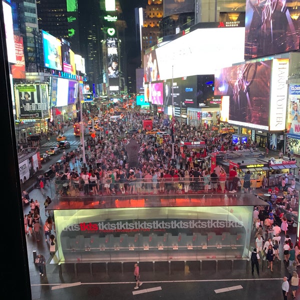 Photo taken at R Lounge at Two Times Square by Paola S. on 8/16/2019