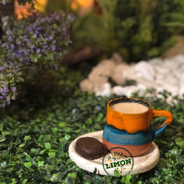 5/31/2018 tarihinde LİMON CAFE RESTAURANTziyaretçi tarafından Limon Cafe Restaurant 🍋'de çekilen fotoğraf