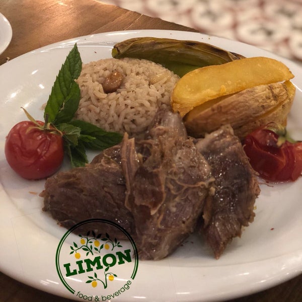 6/11/2018 tarihinde LİMON CAFE RESTAURANTziyaretçi tarafından Limon Cafe Restaurant 🍋'de çekilen fotoğraf
