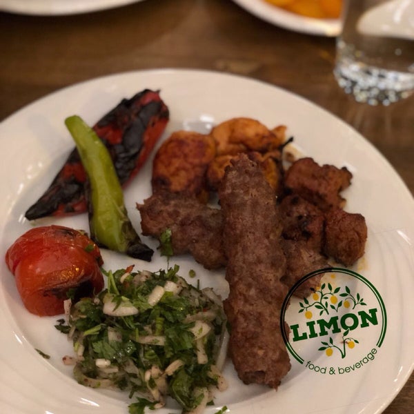 Снимок сделан в Limon Cafe Restaurant 🍋 пользователем LİMON CAFE RESTAURANT 6/10/2018