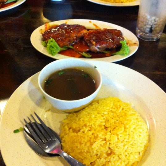 Ayam tat nasi Lontong