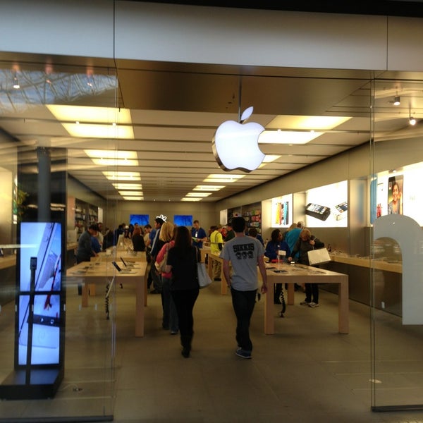 Photos at Apple Lakeside Shopping Center Electronics Store in Metairie