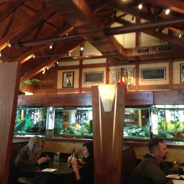Das Foto wurde bei Asian City Restaurant von Lisa M. am 3/25/2013 aufgenommen