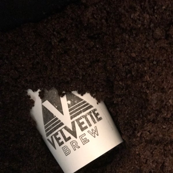 Foto tirada no(a) Velvette Brew por Kirill L. em 4/18/2018