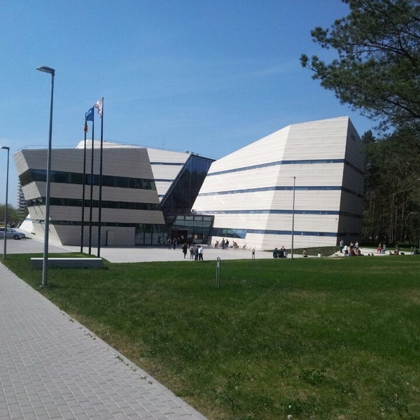 รูปภาพถ่ายที่ MKIC | Vilniaus universiteto biblioteka โดย Marius Ž. เมื่อ 5/9/2013