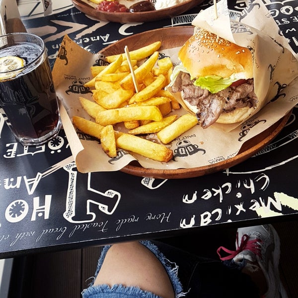 3/18/2018 tarihinde .......ziyaretçi tarafından Daily Dana Burger &amp; Steak Fenerbahçe'de çekilen fotoğraf