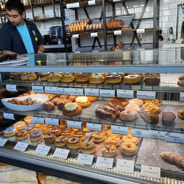 9/23/2022 tarihinde Khalid Aldossaryziyaretçi tarafından Good Company Doughnuts &amp; Cafe'de çekilen fotoğraf