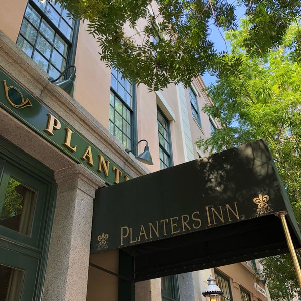 รูปภาพถ่ายที่ Planters Inn โดย Kathy 👩🏻‍💻 L. เมื่อ 7/19/2018