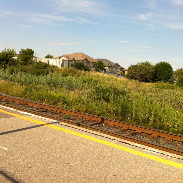 photos-at-rutherford-go-station-train-station-in-maple