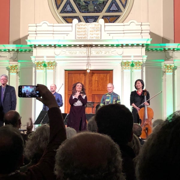 Foto diambil di Sixth &amp; I Historic Synagogue oleh Joel W. pada 3/3/2019