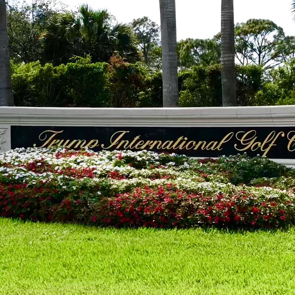 Photo taken at Trump International Golf Club, West Palm Beach by Joel W. on 4/11/2018