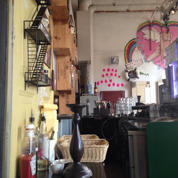 3/10/2014 tarihinde Stefanie L.ziyaretçi tarafından Cafe Talo'de çekilen fotoğraf