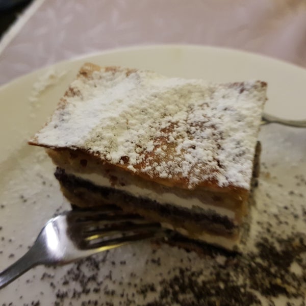 Das Foto wurde bei Güjžina - The Soul of Pannonia Restaurant von María Teresa am 4/30/2018 aufgenommen