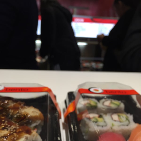 Foto diambil di Bento Sushi oleh Bhei pada 10/25/2015