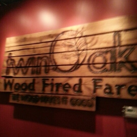 Foto tirada no(a) Twin Oak Wood Fire Fare por Mitch H. em 1/19/2013