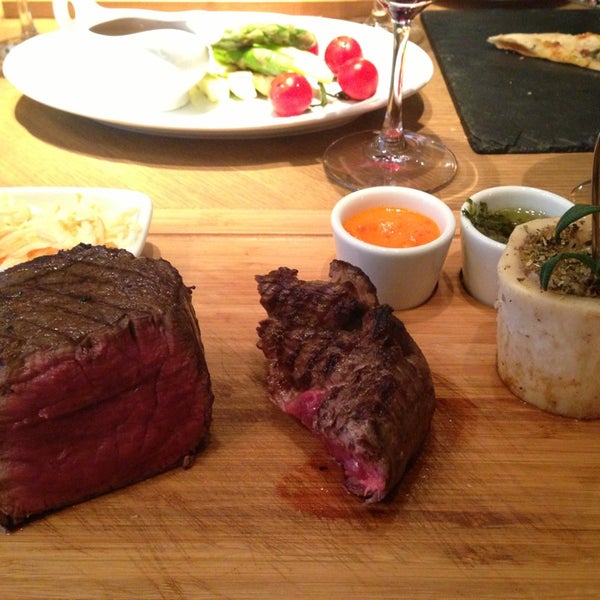 2/23/2013 tarihinde Nata L.ziyaretçi tarafından La Casa del Gaucho'de çekilen fotoğraf