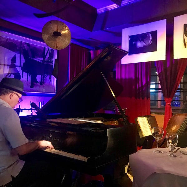 1/4/2018にLisette J.がCarli&#39;s Fine Bistro and Pianoで撮った写真