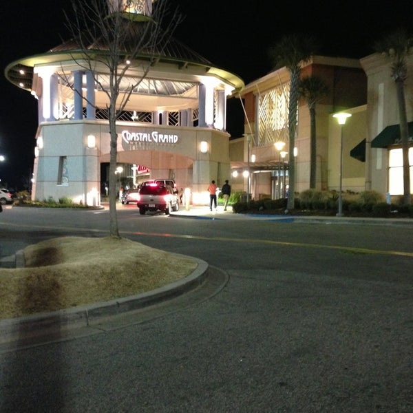 Foto scattata a Coastal Grand Mall da Jerry P. il 3/10/2013