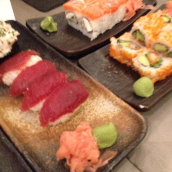 Das Foto wurde bei Sushi&#39;n&#39;Roll von Anna H. am 10/17/2013 aufgenommen