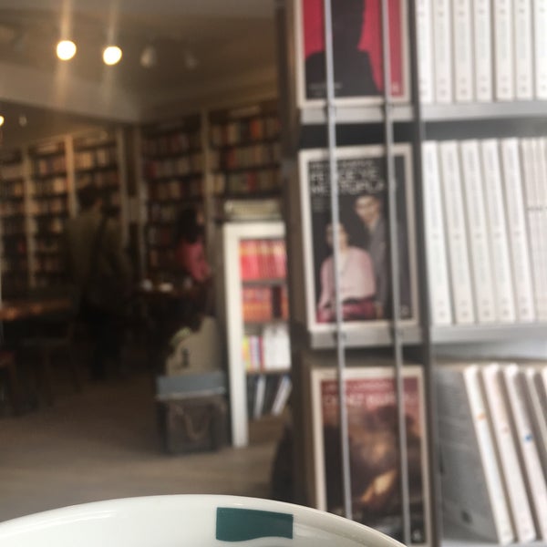 2/11/2019にBEKİRがOctopus Book &amp; Cafeで撮った写真