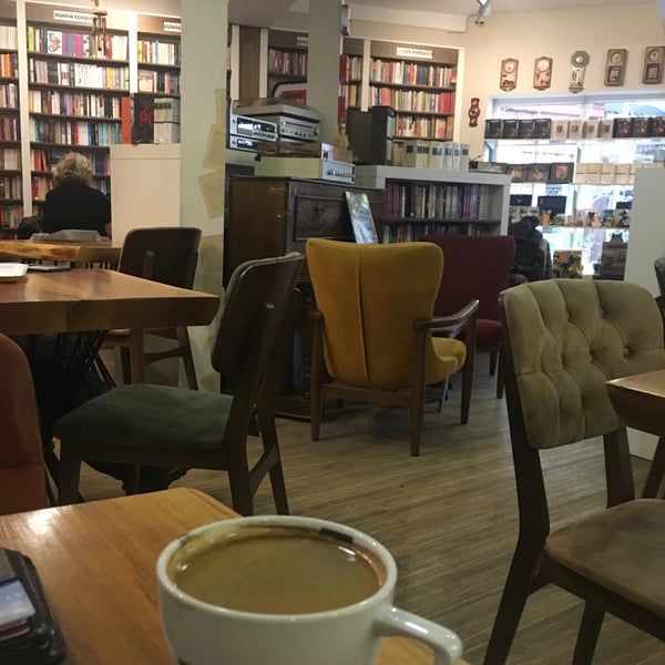 12/19/2018にBEKİRがOctopus Book &amp; Cafeで撮った写真