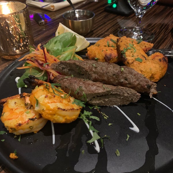 Снимок сделан в Spice Affair Beverly Hills Indian Restaurant пользователем A . 12/20/2019