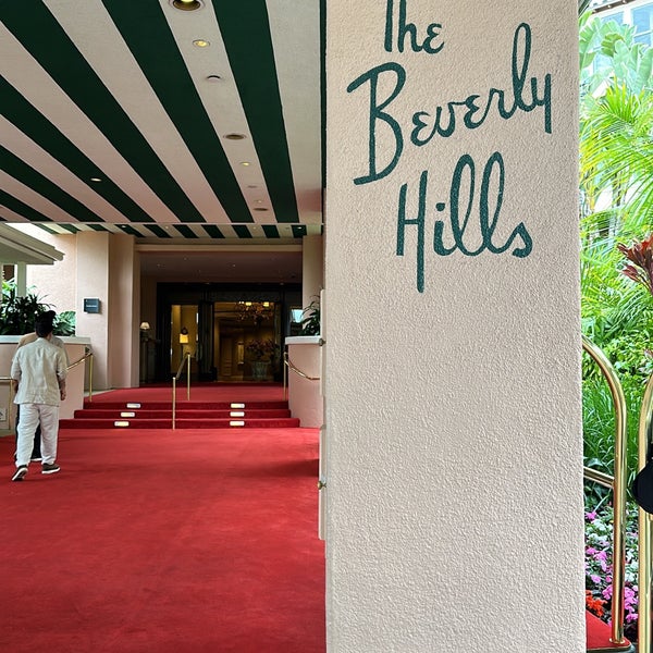 Foto diambil di Beverly Hills Hotel oleh A . pada 6/15/2023