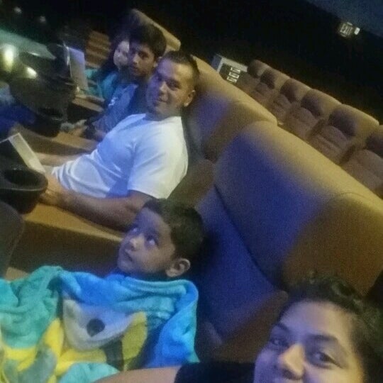 Foto tomada en Studio Movie Grill Pearland  por Val R. el 10/20/2016