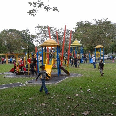 Р парк адрес. Парки 50 летия октября. Екатерининский парк моска. Р парк адрес. Парк конфедерации в оттаве.