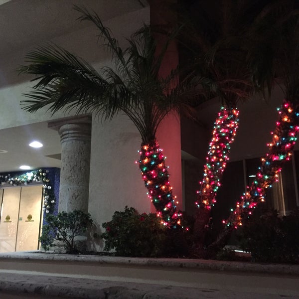 Foto diambil di Hilton San Diego Airport/Harbor Island oleh Michael W. pada 12/17/2015