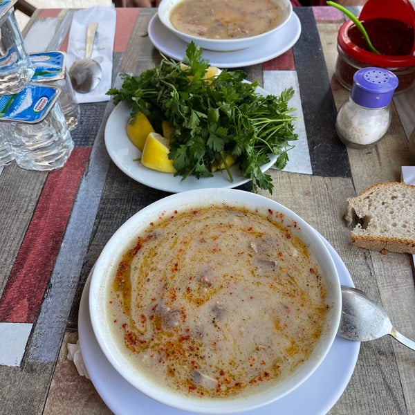 รูปภาพถ่ายที่ Oğuz Baran Restaurant โดย Irfan I. เมื่อ 10/30/2021
