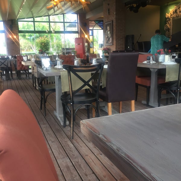 รูปภาพถ่ายที่ Denizatı Restaurant &amp; Bar โดย CEBRAİL______BEŞTEPE เมื่อ 6/1/2018