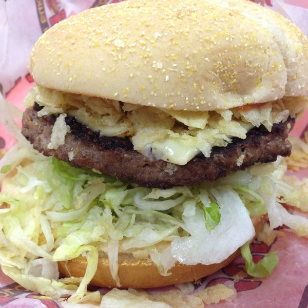 6/1/2013にZachがJunior Colombian Burger - South Trail Circleで撮った写真