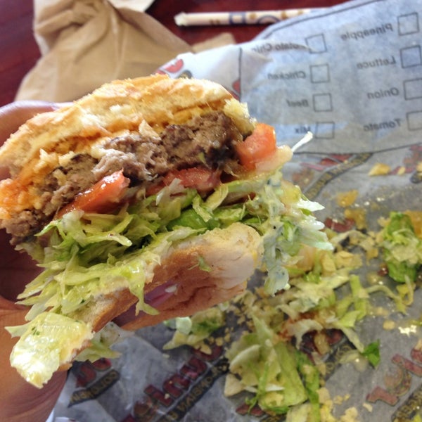 8/17/2013にZachがJunior Colombian Burger - South Trail Circleで撮った写真