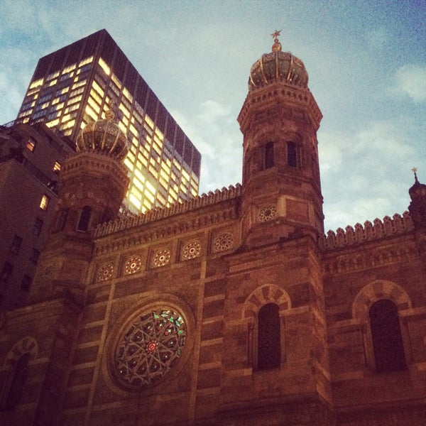 Foto tirada no(a) Central Synagogue por Pete W. em 12/13/2014