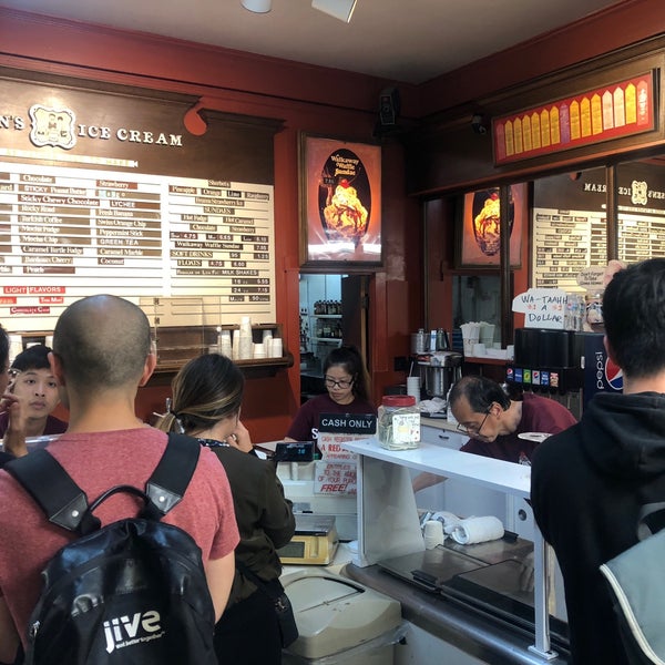 9/10/2018 tarihinde Ed C.ziyaretçi tarafından Swensen&#39;s Ice Cream'de çekilen fotoğraf