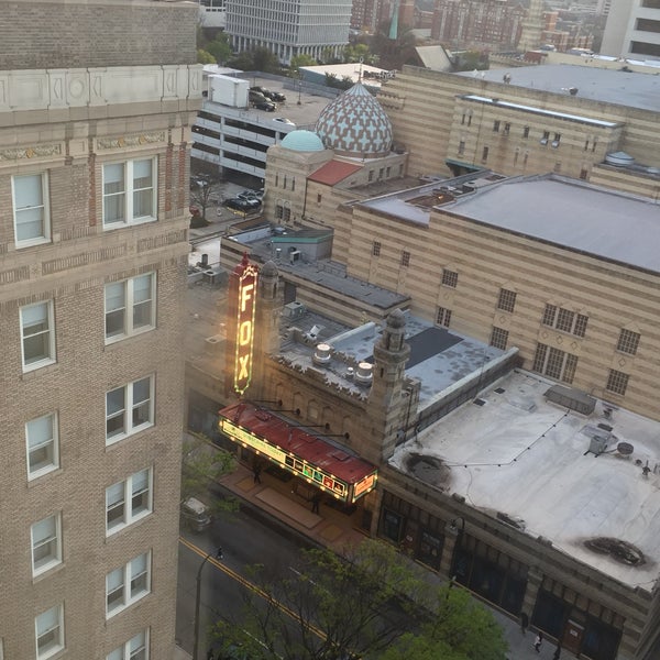 รูปภาพถ่ายที่ Georgian Terrace Hotel โดย Brian R. เมื่อ 3/12/2017