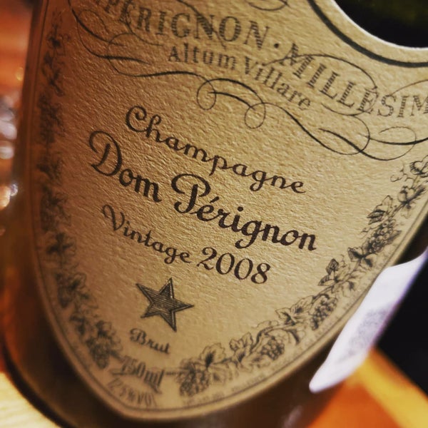 El menú degustación con maridaje premium extraordinario. El cierre es espectacular con una copa de Champagne vintage Dom Perignon 2008. Todo delicioso!