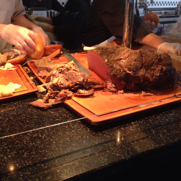 Photo prise au MGM Roast Beef par Tanya le11/15/2013