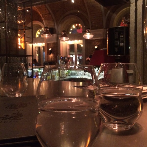 Foto tirada no(a) innio restaurant and bar por Lina P. em 4/26/2015