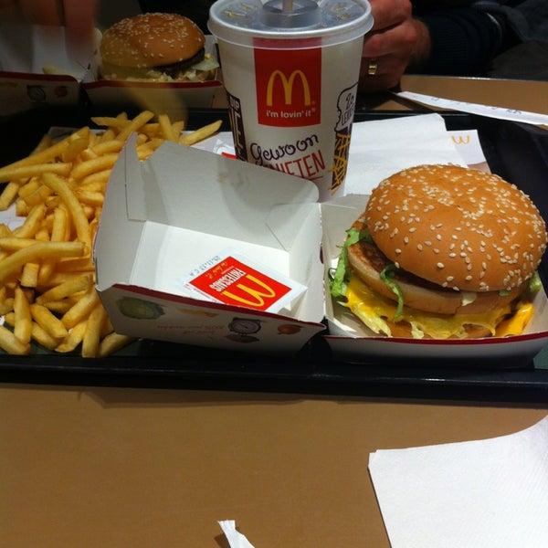 Foto tomada en McDonald&#39;s  por Emre Ö. el 10/13/2013