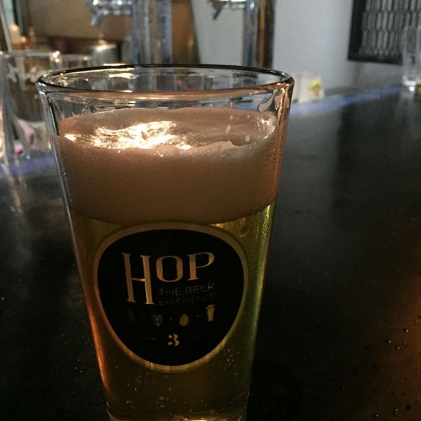 Photo taken at Hop 3 Mérida The Beer Experience by Itzmat O. on 10/15/2017